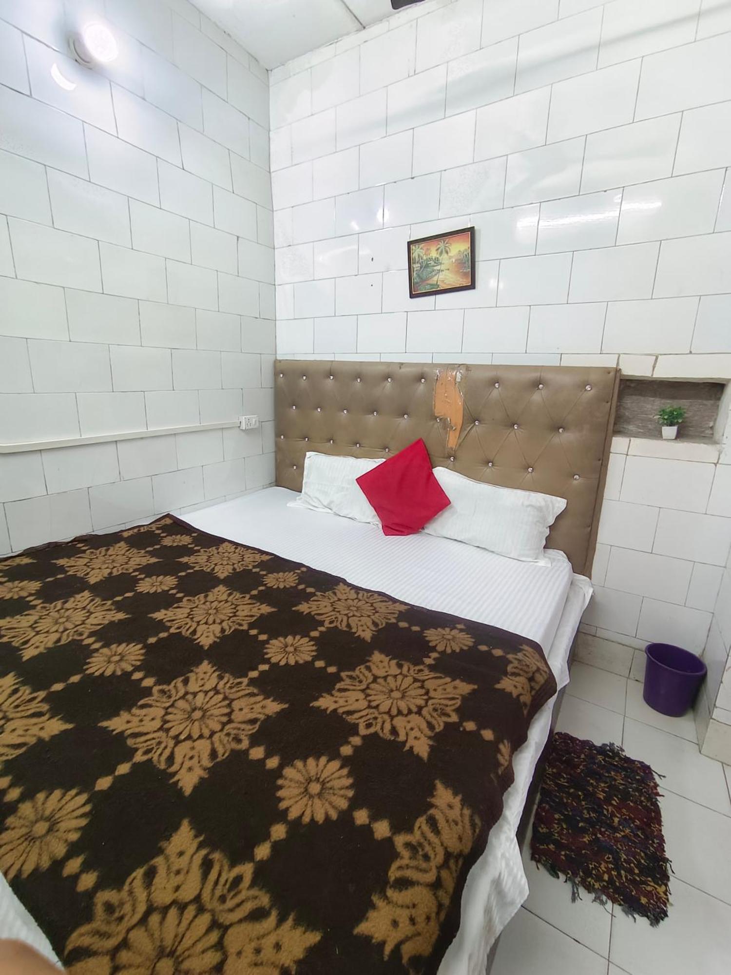 Hotel India Inn Walking Distance From Taj Mahal-- Rooftop Taj Mahal View Agra  Exterior photo