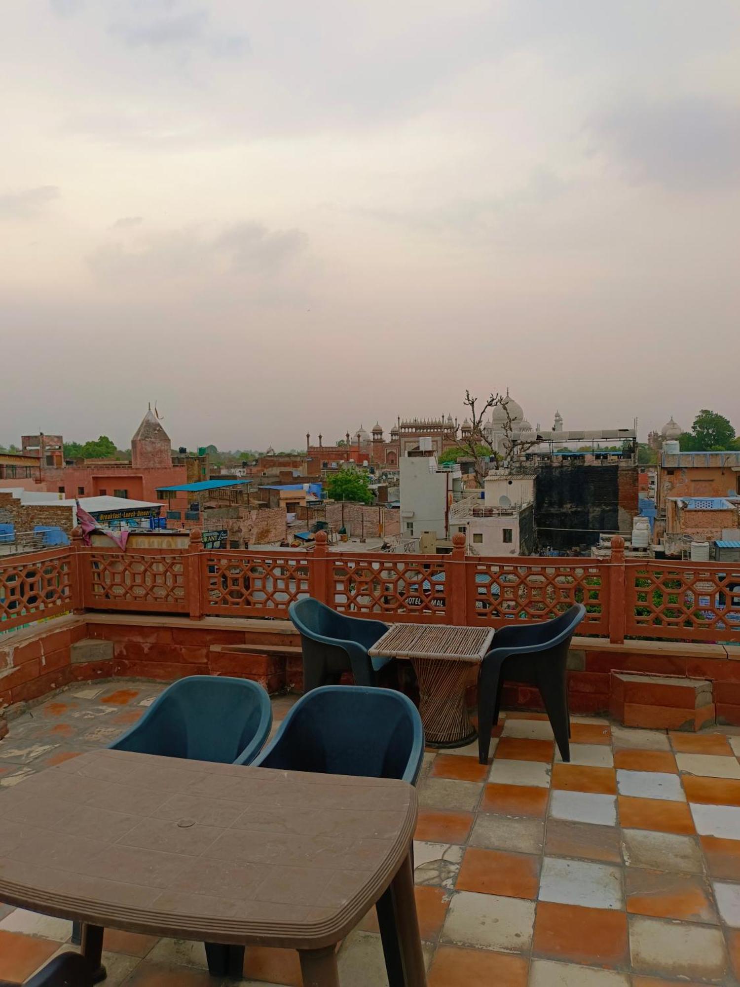 Hotel India Inn Walking Distance From Taj Mahal-- Rooftop Taj Mahal View Agra  Exterior photo