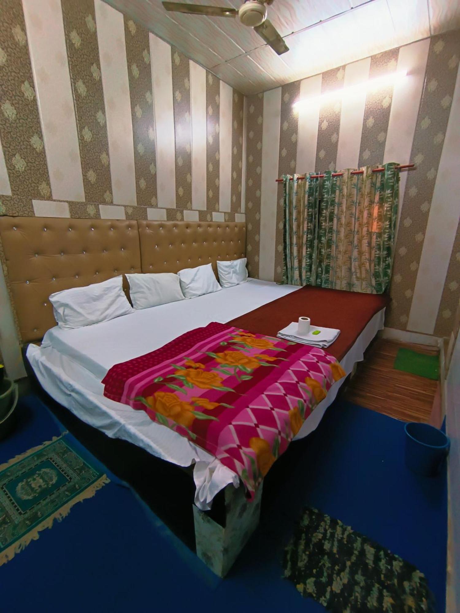 Hotel India Inn Walking Distance From Taj Mahal-- Rooftop Taj Mahal View Agra  Exterior photo